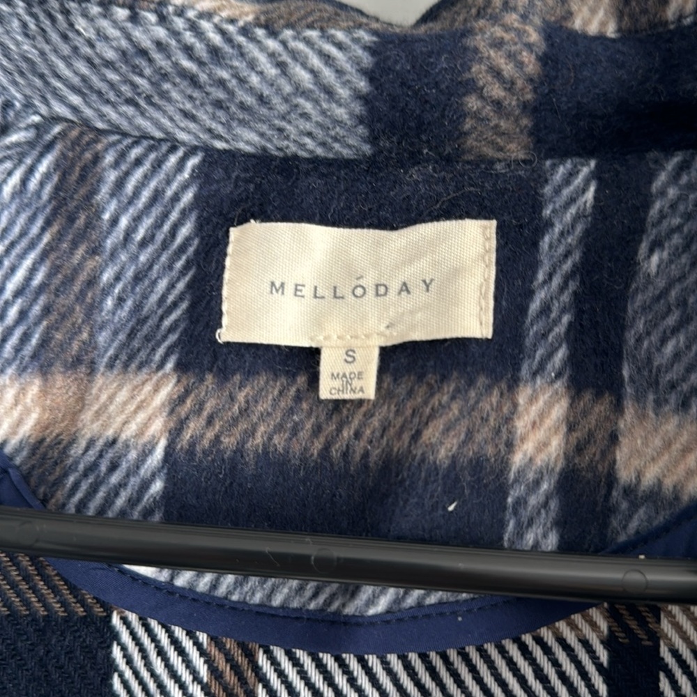 Shacket - Picture 2 of 4